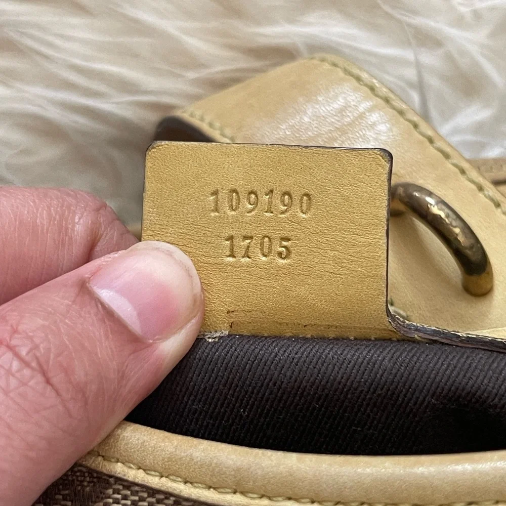 Gucci vintage large shoulder bag. Authentic but well worn - Picture 6 of 6